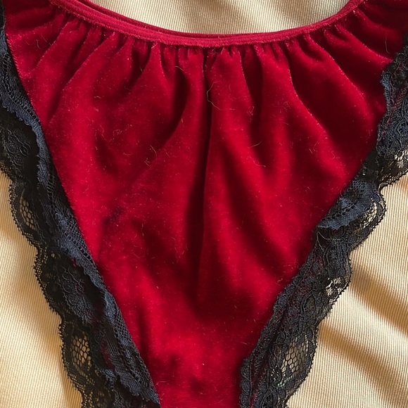 Bra + Panties - Picture 4 of 4